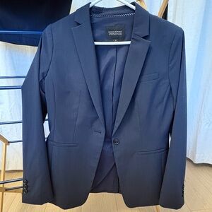 Banana republic women’s Long and Lean Washable Wool Blend blazer in navy